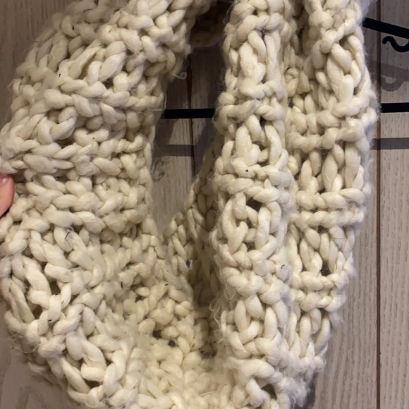Chunky Knit Scarf - Picture 2 of 3